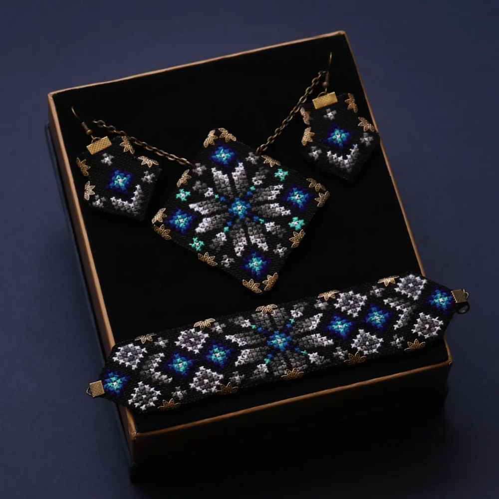 Persisches besticktes Set aus Halskette, Armband & Ohrringen Rana