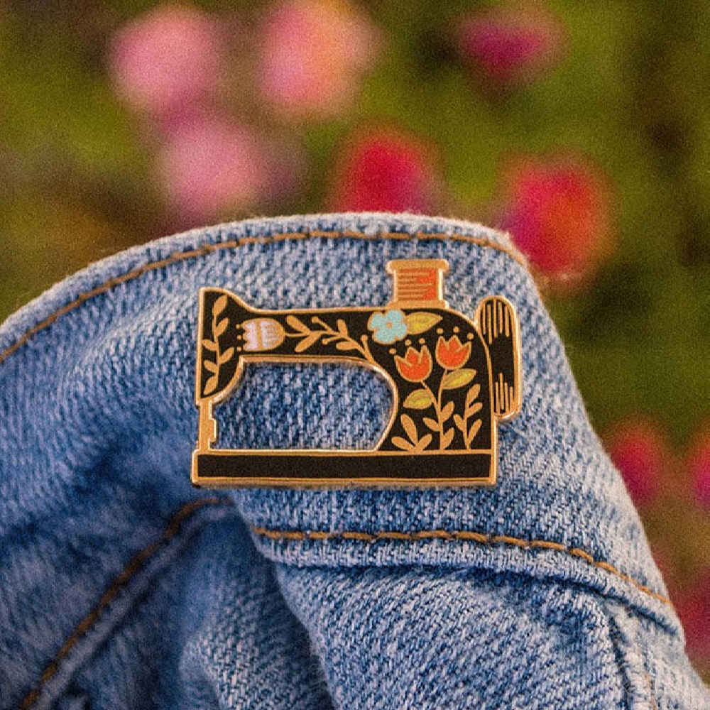 Art-Deco-Broschen-Anstecker Modell Sewing