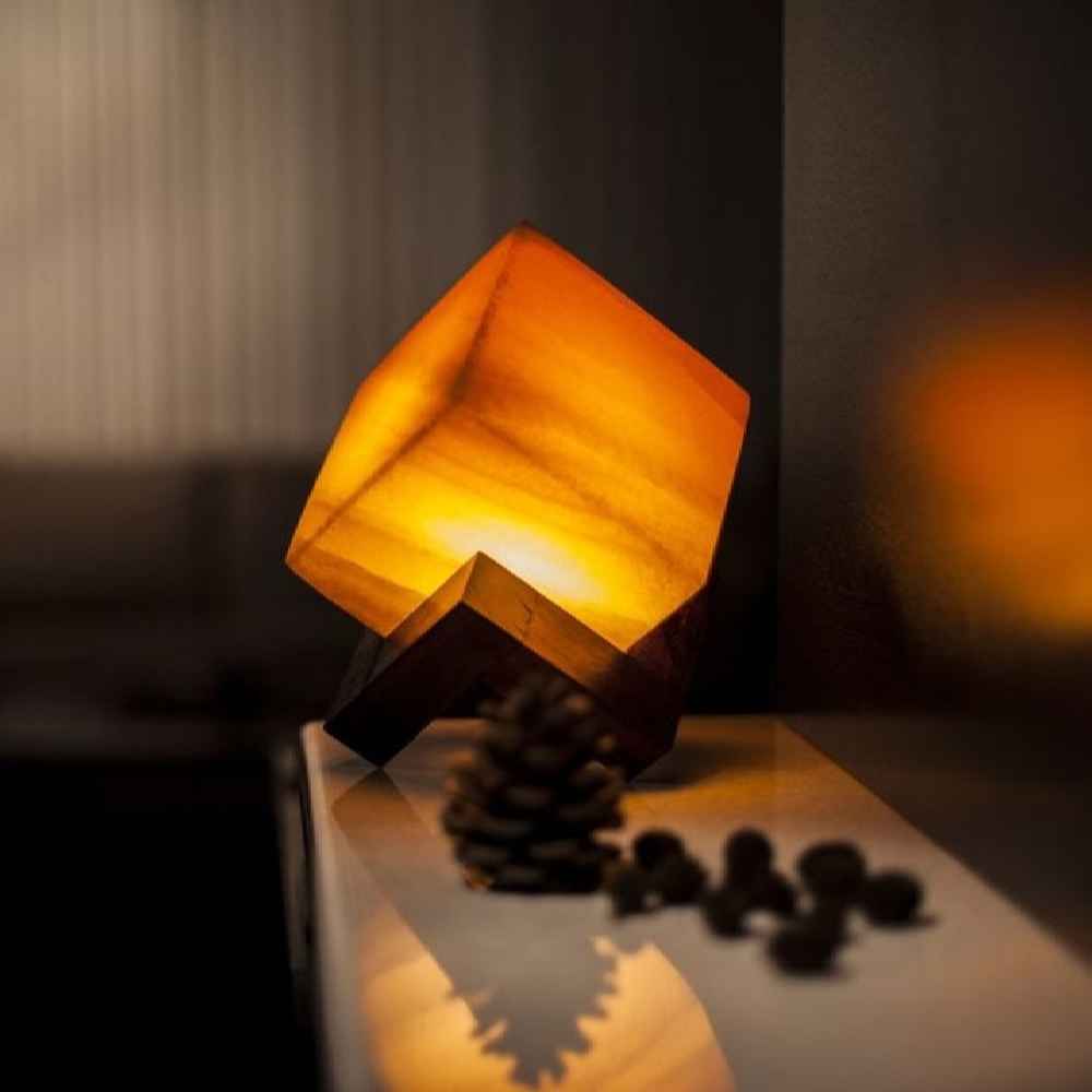 Lampe de sel persane cube – design cubique fait main avec base en bois