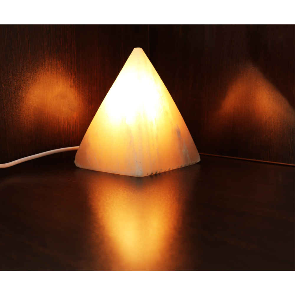Lampe pyramide de sel – design naturel en pierre fait main