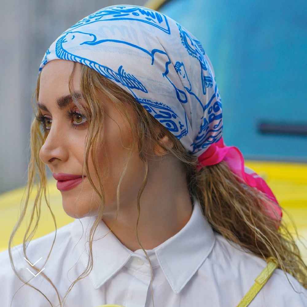 Foulard Miniature en Soie Persane pour Femme – Motif Artistique, Luxueux et Vibrant Sepid