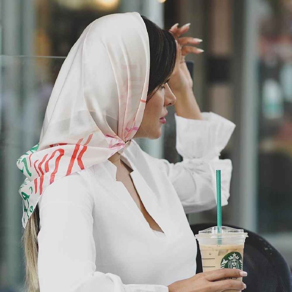 Foulard Miniature en Soie Persane pour Femme – Design Luxueux et Vibrant Maah