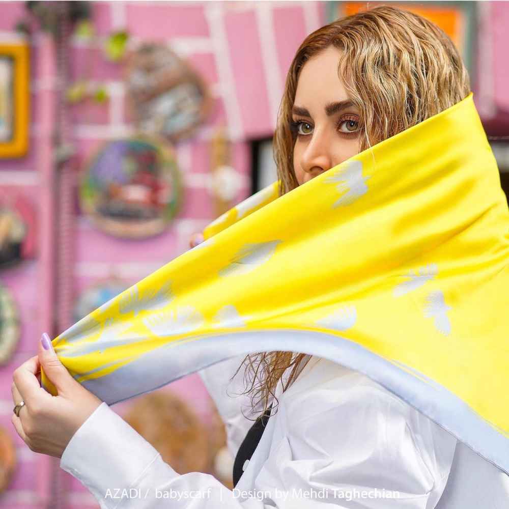 Foulard Miniature en Soie pour Femme – Impression Artistique, Design Luxueux et Vibrant Azadi