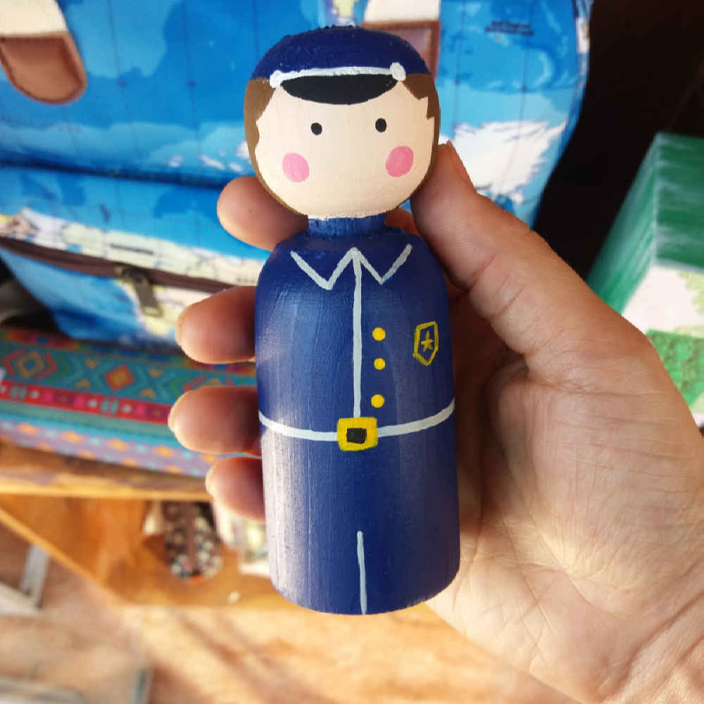 Poupées en Bois au Crochet Fait Main – Policier et Voleur | Jouets en Bois Thématiques Aventure