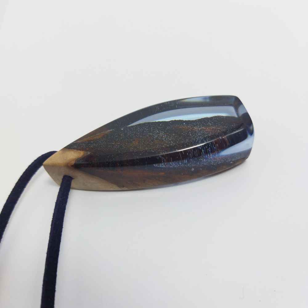 Collier Bois & Résine Artisanal Style Audacieux Fariba