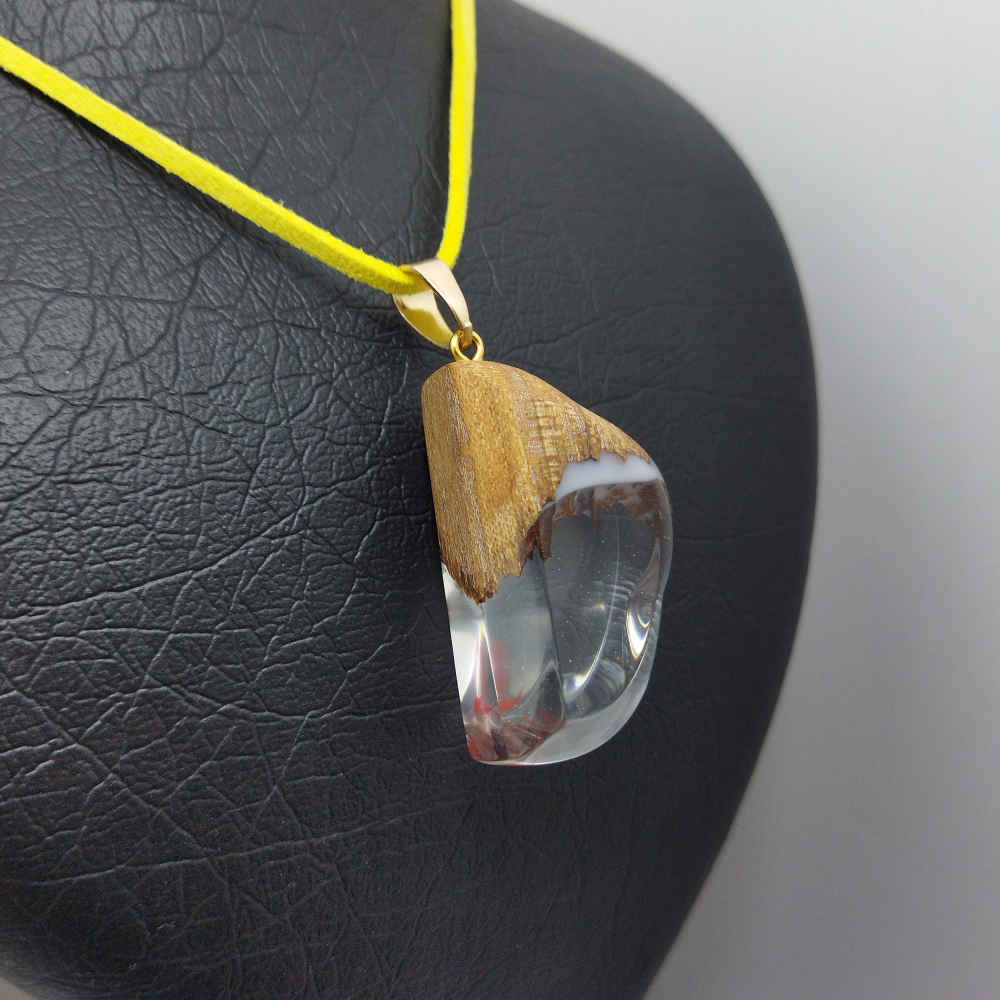 Collier Bois & Résine Artisanal Style Audacieux Leili