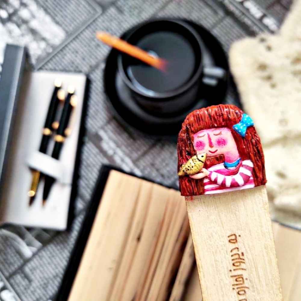 Marque-page en bois inspiré du style persan – Modèle Fille