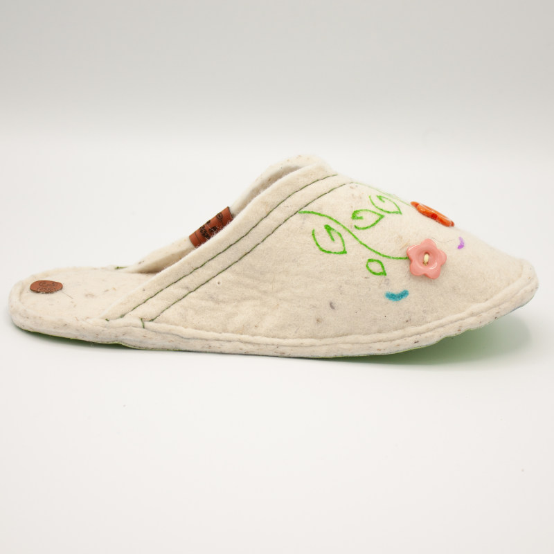 Pantoufles en feutre persan – Design floral