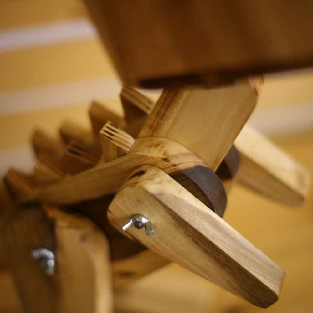 Lampe de bureau en bois fantaisie – dinosaure fait main et réglable