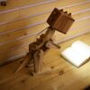 Lampe de bureau en bois fantaisie – dinosaure fait main et réglable