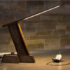 Lampe de bureau réglable en bois – Fabriquée à la main P0410