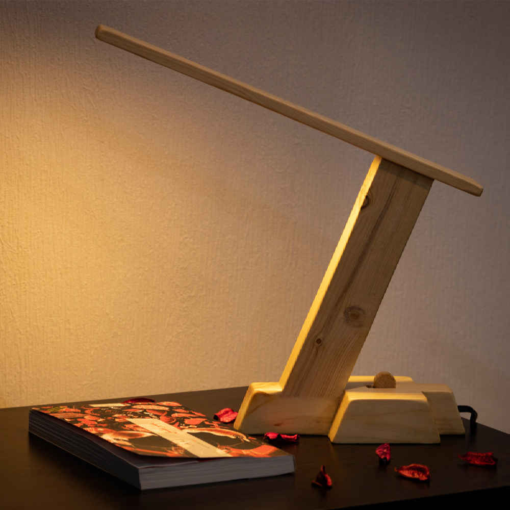Lampe de bureau réglable en bois – Fabriquée à la main P0410
