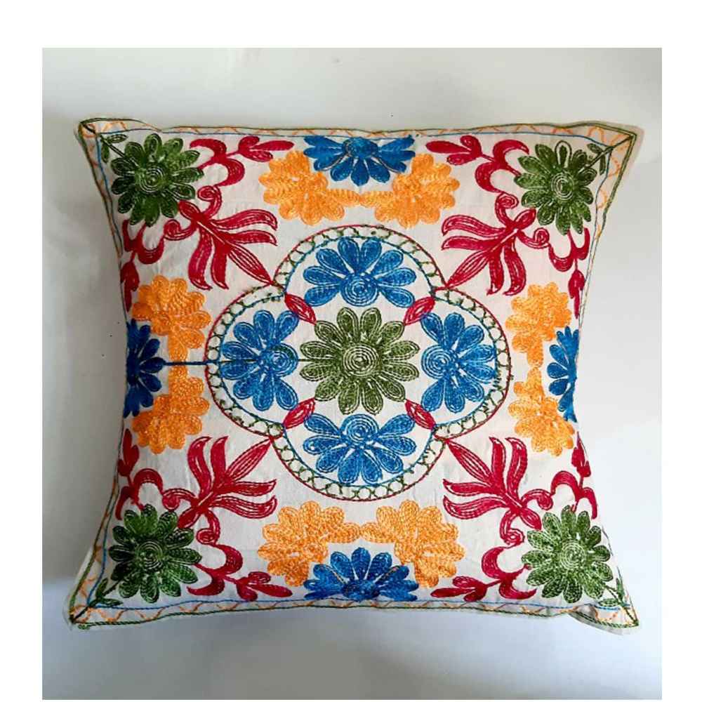 Housse de Coussin Brodée – Design Suzani Elham