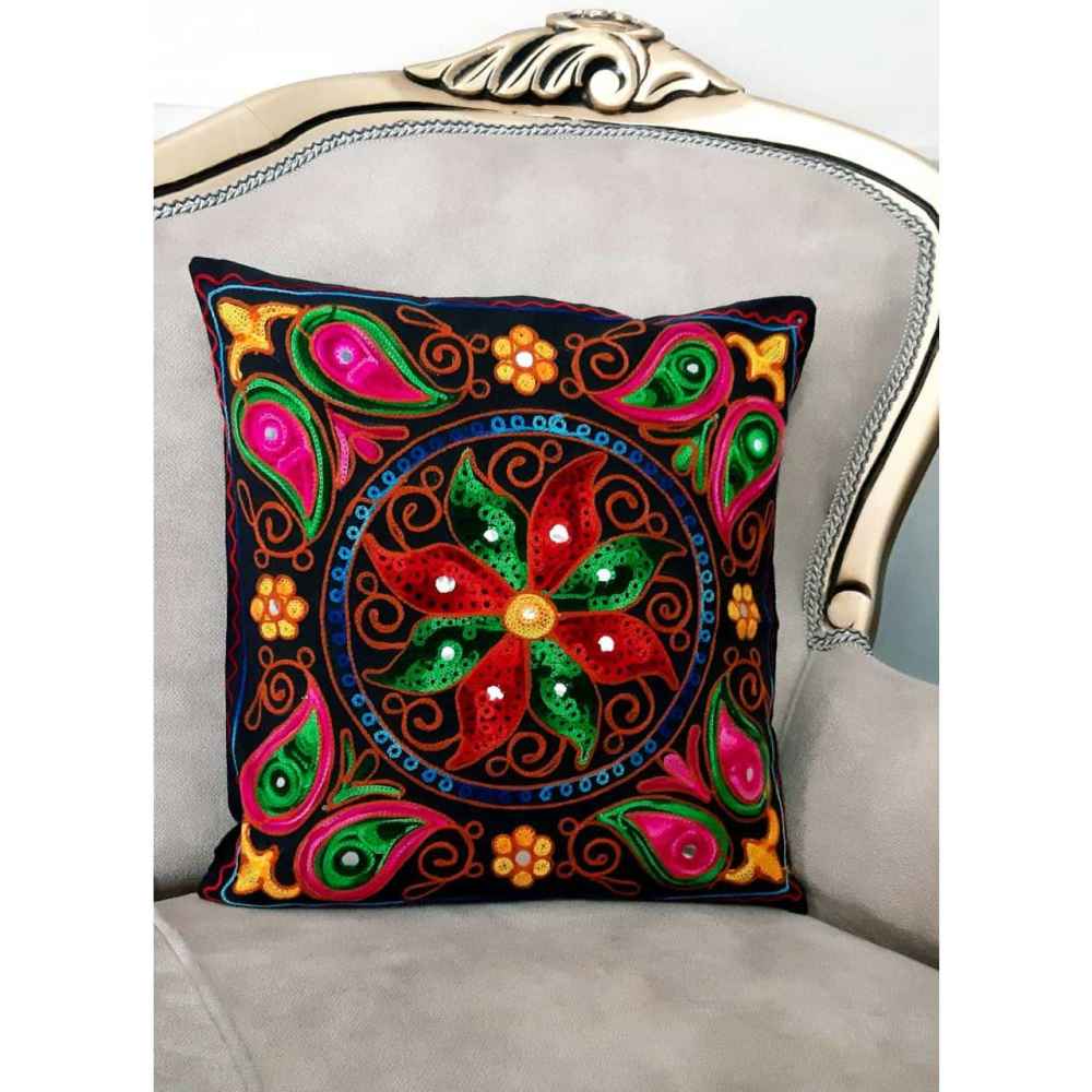 Housse de Coussin Brodée – Design Suzani Fleur