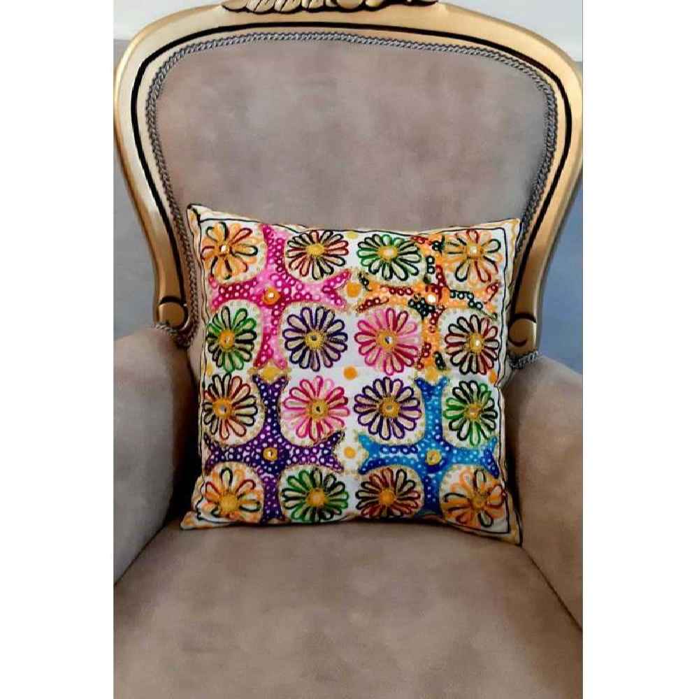 Housse de Coussin Brodée – Design Suzani Clair