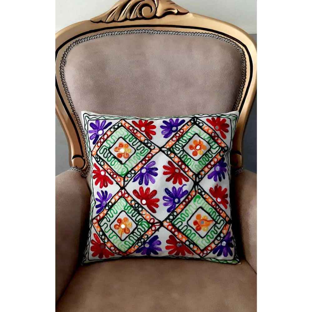 Housse de Coussin Brodée – Design Suzani Selin