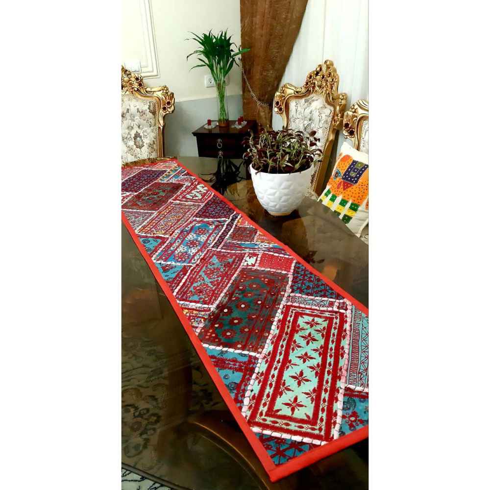 Chemin de Table Patchwork Brodé Roodabeh