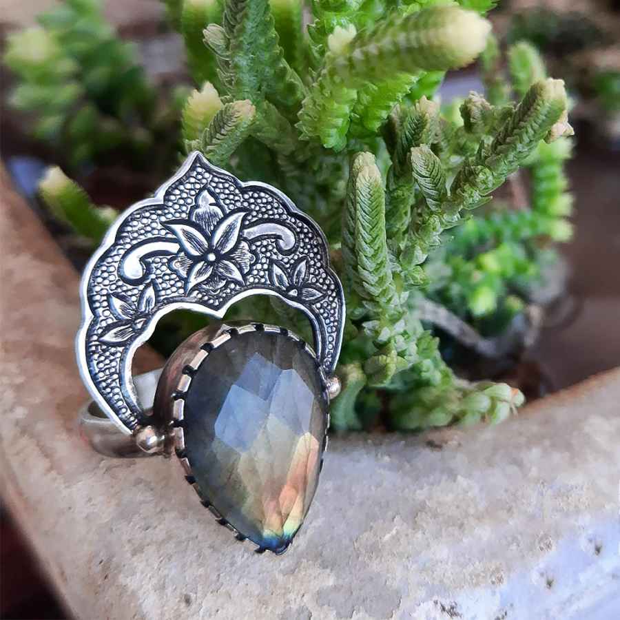 Bague en argent et labradorite de Perse, pour femme