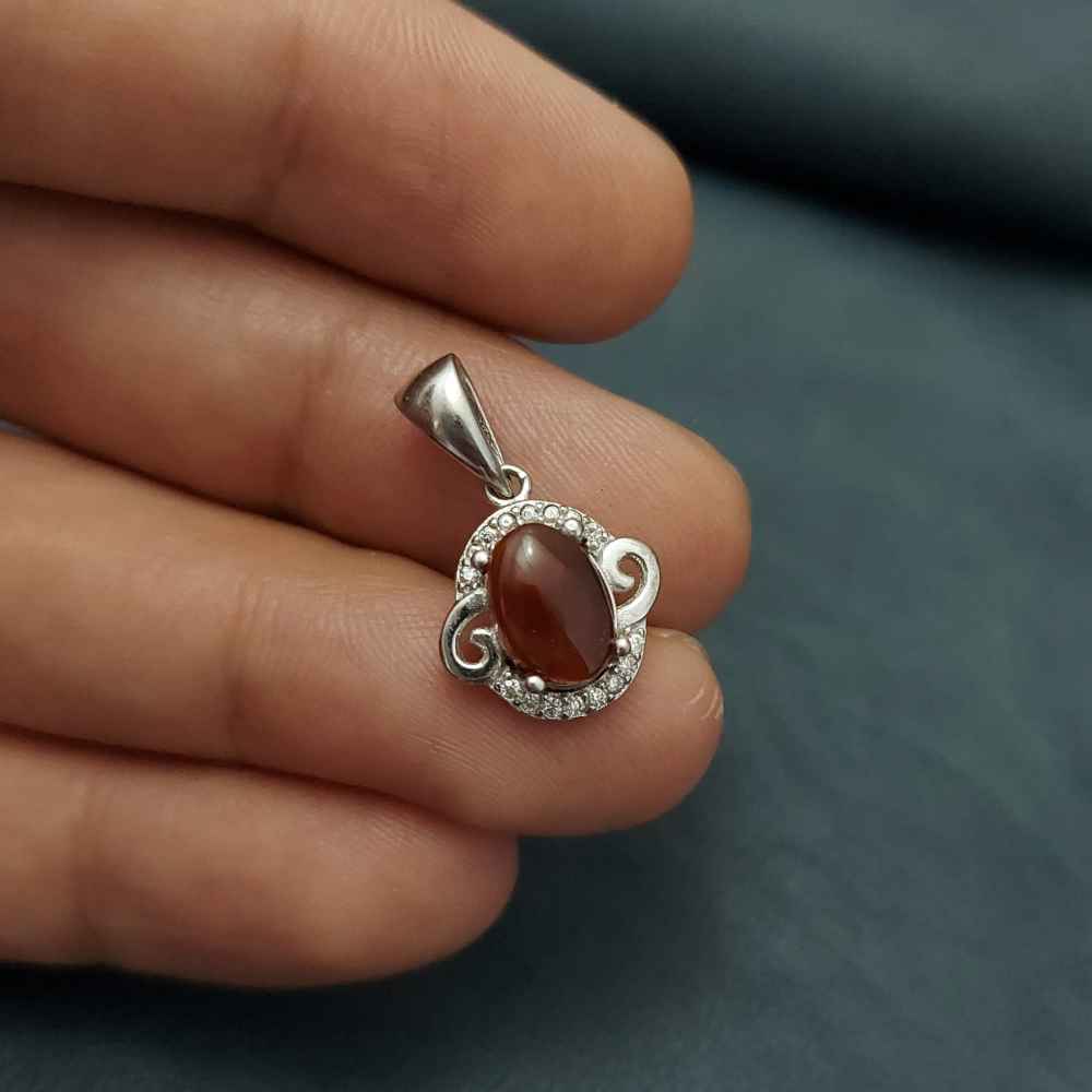 Pendentif en argent persan style classique avec pierre précieuse Aqeeq yéménite Zina