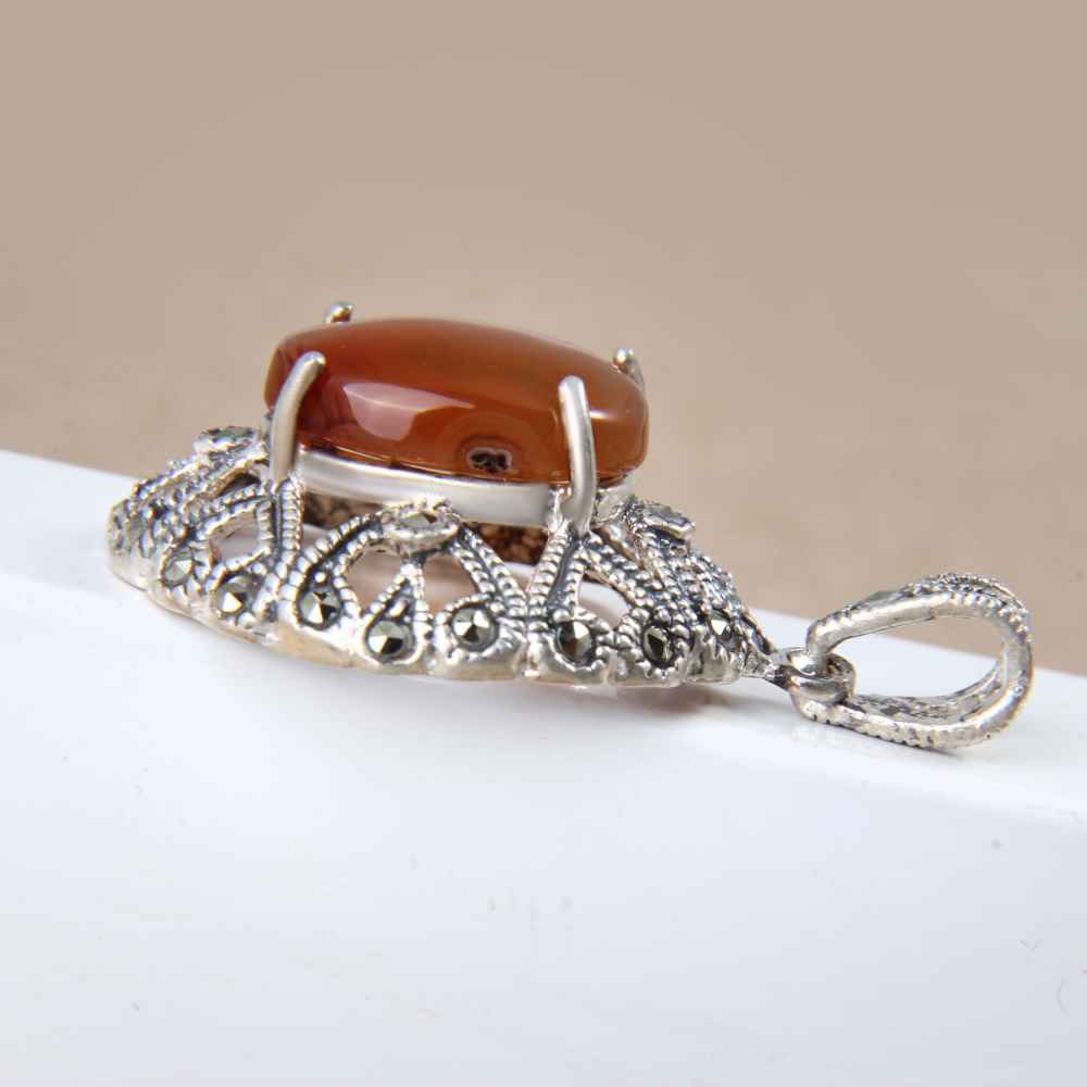 Pendentif en argent persan style classique avec pierre précieuse Aqeeq yéménite Cœur