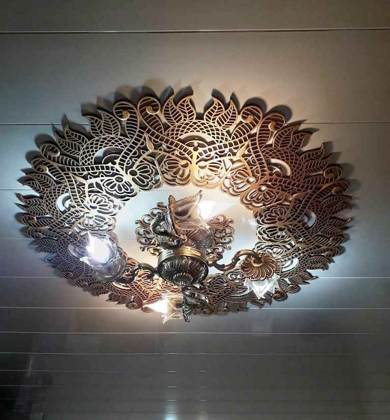 Lustre semi-encastré en aluminium – style florentin et vintage fleuri