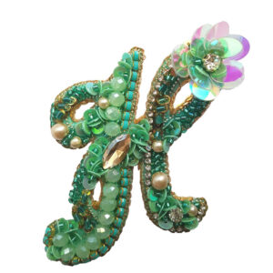 Épinglette féminine perles – Modèle Alphabet H
