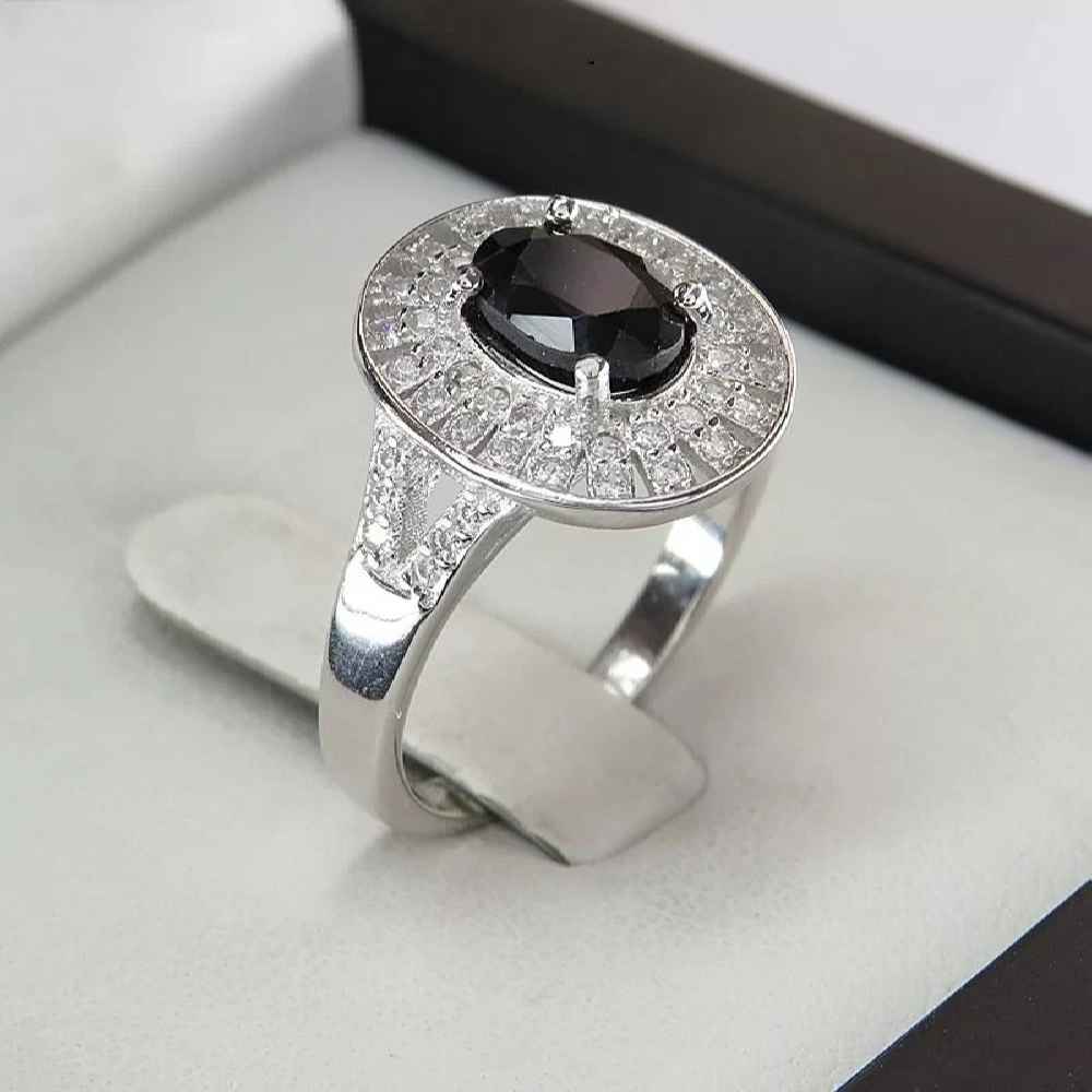 Bague de fiançailles en argent avec rubis noir Bliss pour femmes Kiana
