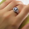 Bague de fiançailles en argent avec rubis bleu Bliss pour femmes Samira