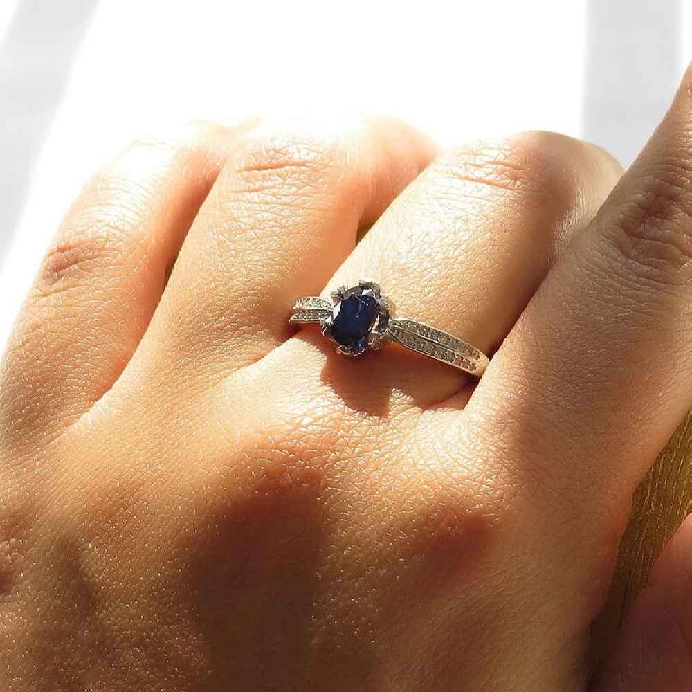 Bague de fiançailles en argent avec rubis bleu Bliss pour femmes Tabasom