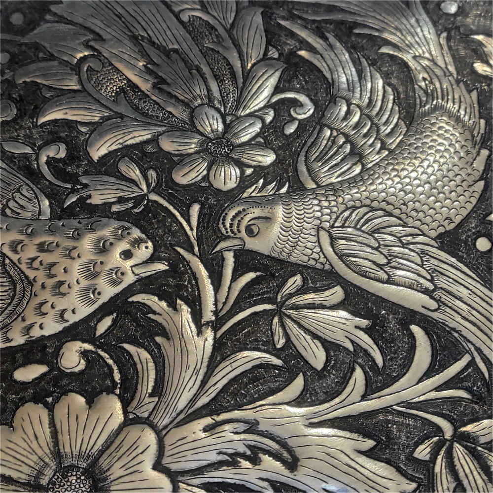 Plateau en cuivre décoratif gravé à la main avec art artisanal persan Parvaz