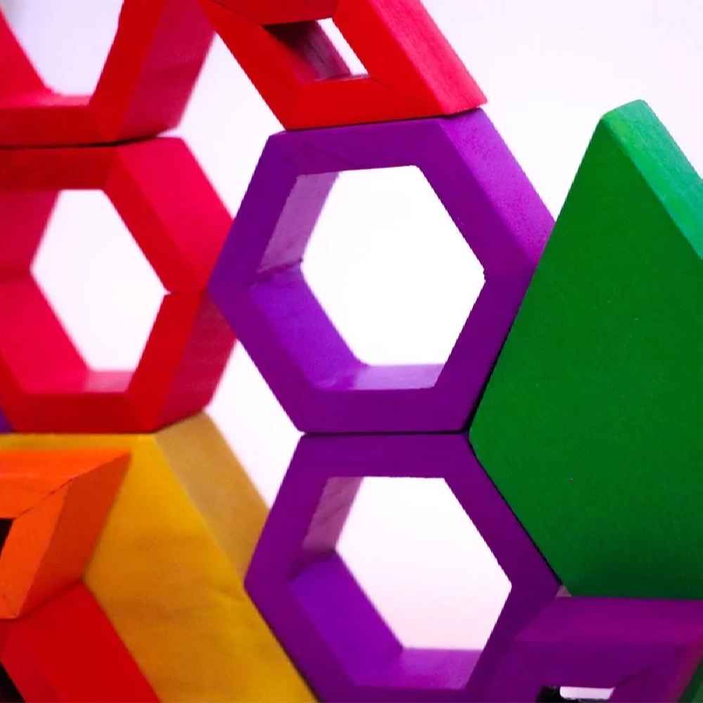 Puzzle Cerveau en Bois Hexagonal – Jouet géométrique stimulant