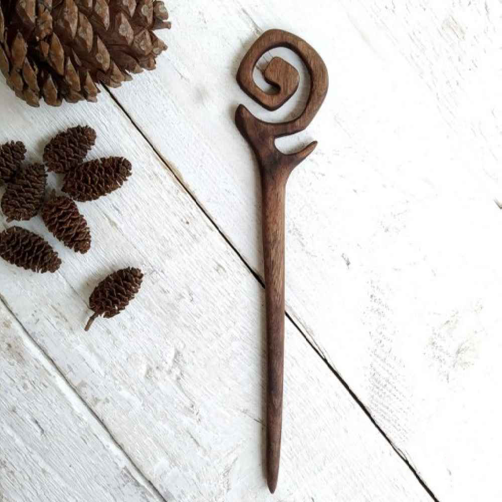 Bâtonnet de cheveux en bois fait main Design Matter Torsadé Grande Taille Pichak