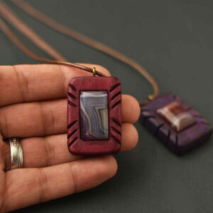 Pendentif en bois sculpté avec pierre Agate fait main artistique Afra