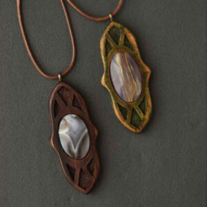 Pendentif en bois sculpté avec pierre Agate fait main artistique Eslimi
