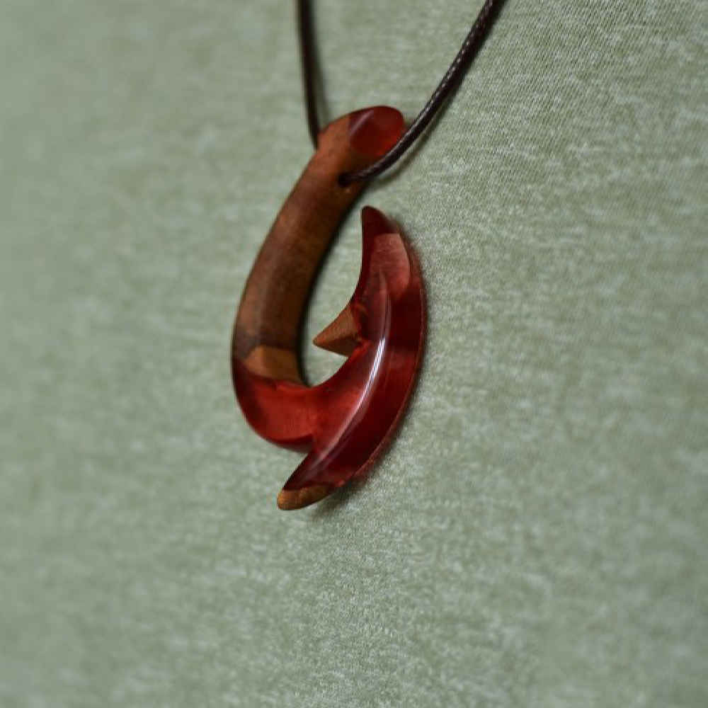 Pendentif en bois sculpté avec résine fait main artistique Gholab