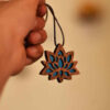Pendentif en bois sculpté avec résine fait main artistique Lotus