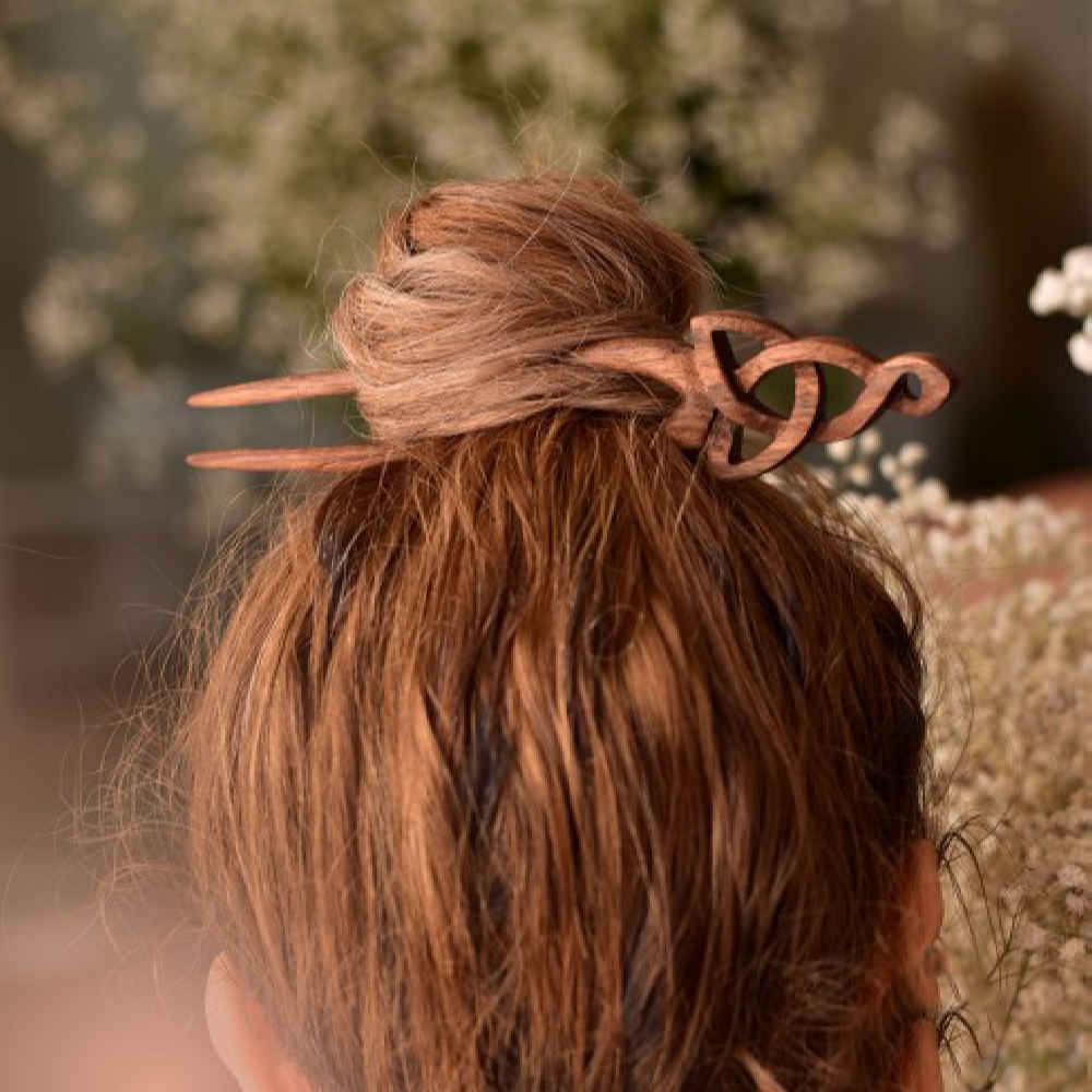 Fourche à Cheveux en Bois Faite à la Main Finition Mate Design Celtique Taille Grande