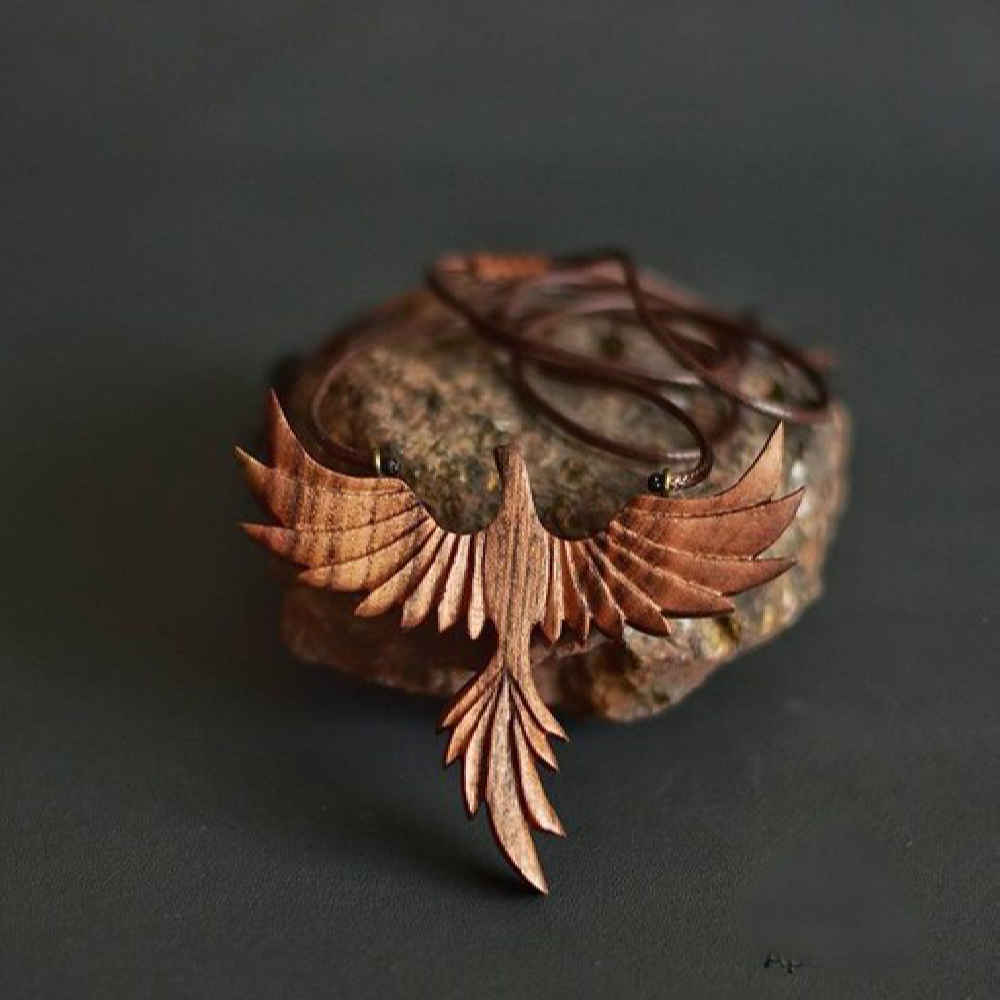 Collier en bois fait main avec style artistique Phoenix
