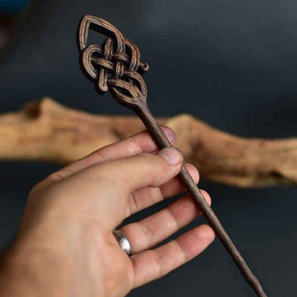 Bâtonnet de cheveux en bois fait main Design Matter Celtique Grande Taille Saghar