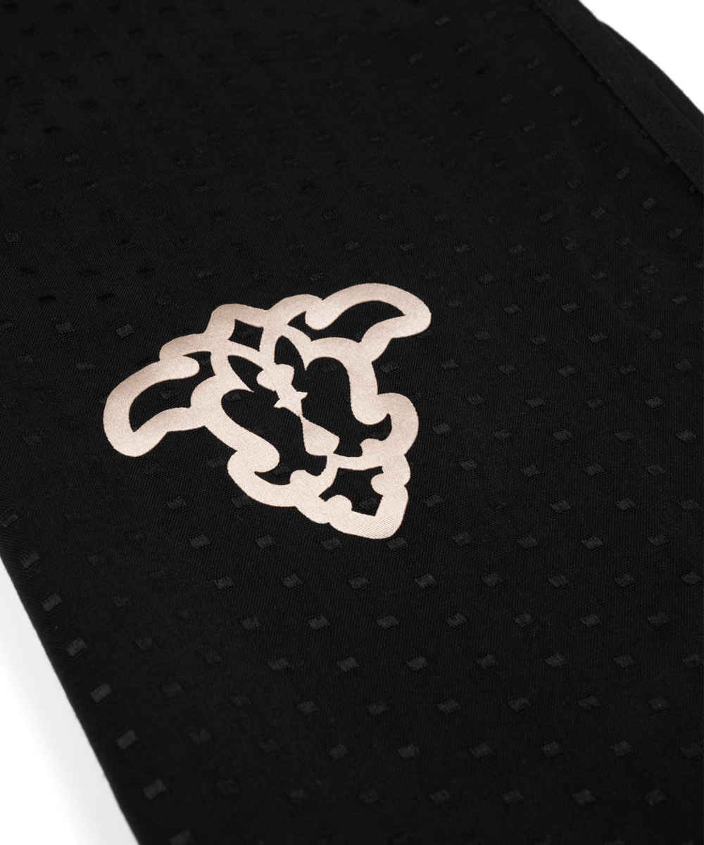 Châle noir uni pour femmes avec symbole Ador