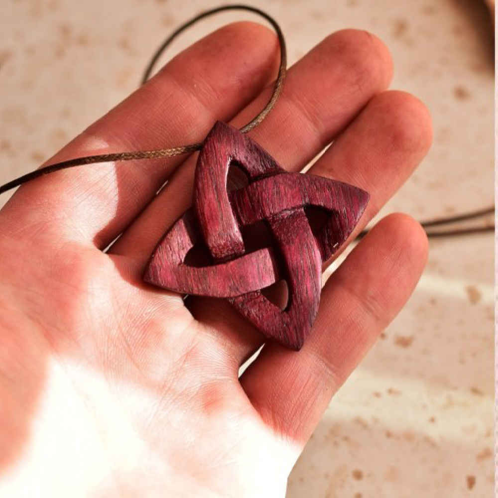 Pendentif en bois sculpté fait main avec style artistique Étoile