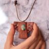 Pendentif en bois et turquoise collier modèle Ahura