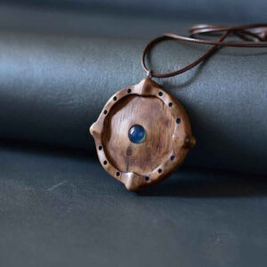 Collier en bois fait main avec style artistique Espar