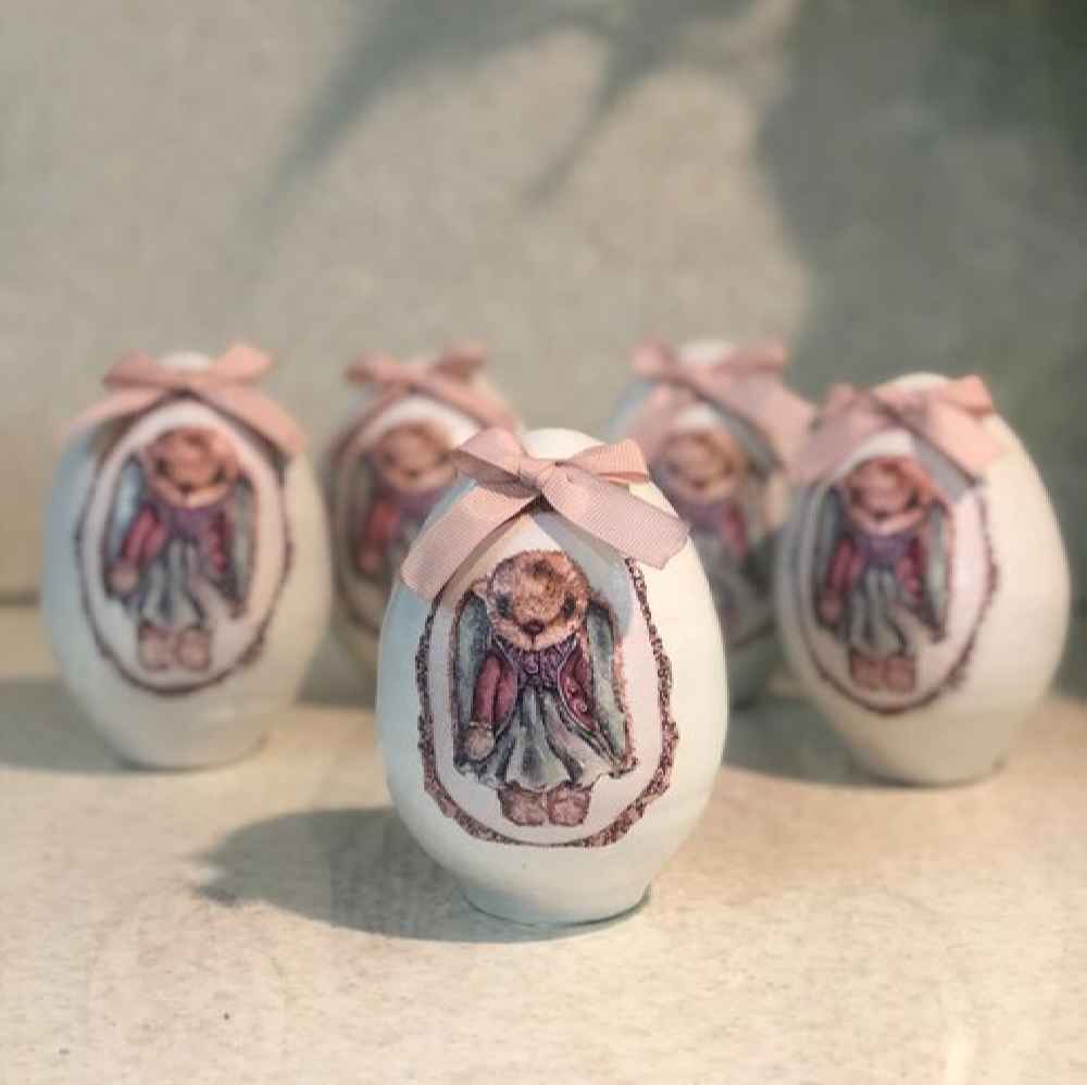 Œuf décoratif peint à la main en céramique – Lapin