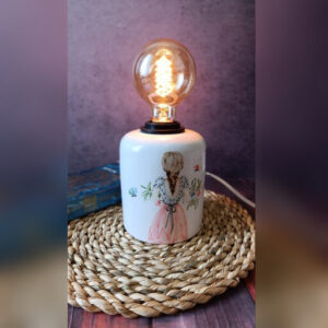 Lampe de table artistique en céramique faite main – fille
