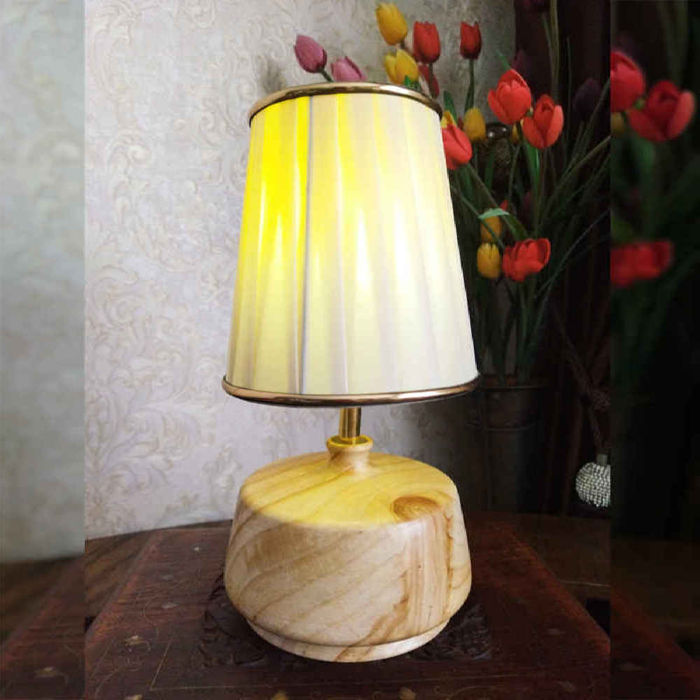 Lampe de table en bois – modèle artisanal blanc Liana