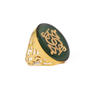 Bague Chevalière en Acier avec Grenat Recouvert de Résine et Calligraphie Khoda Plaqué Or