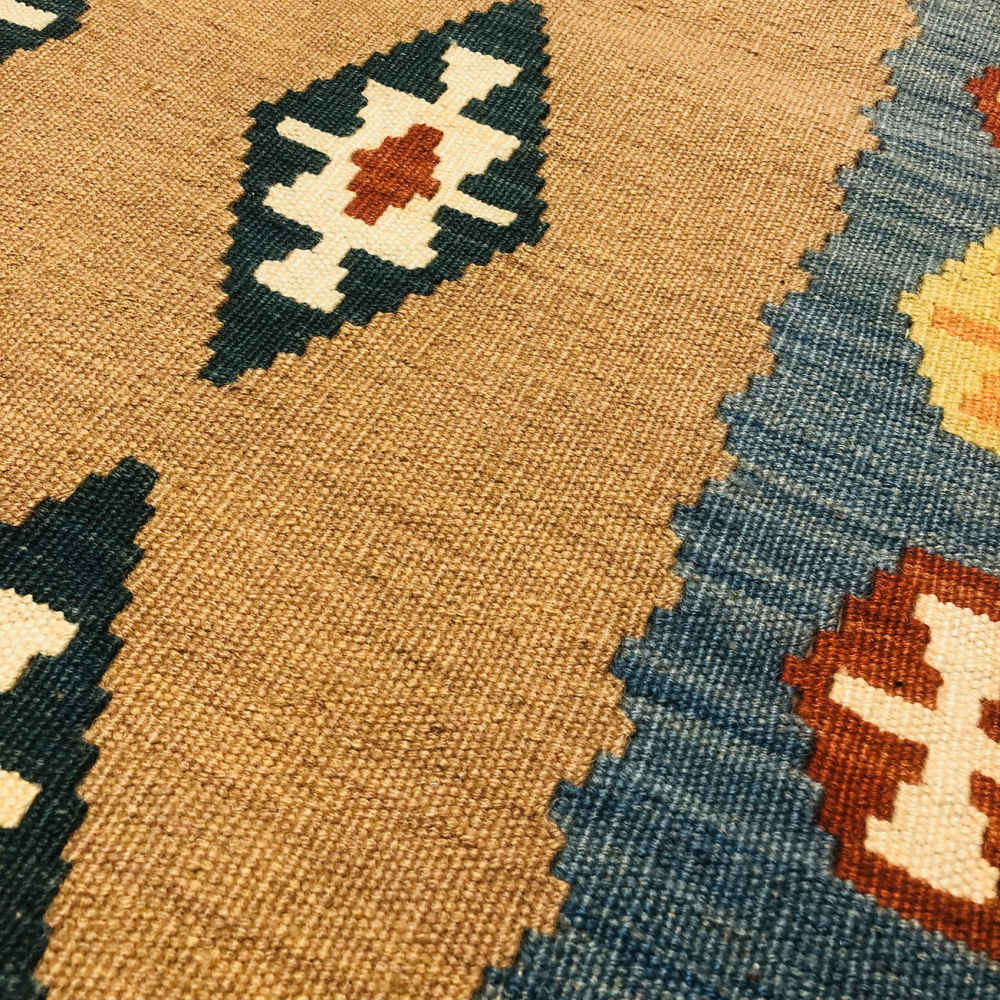 Tapis Kilim en laine persane tissé à la main Traditionnel Modèle Royan