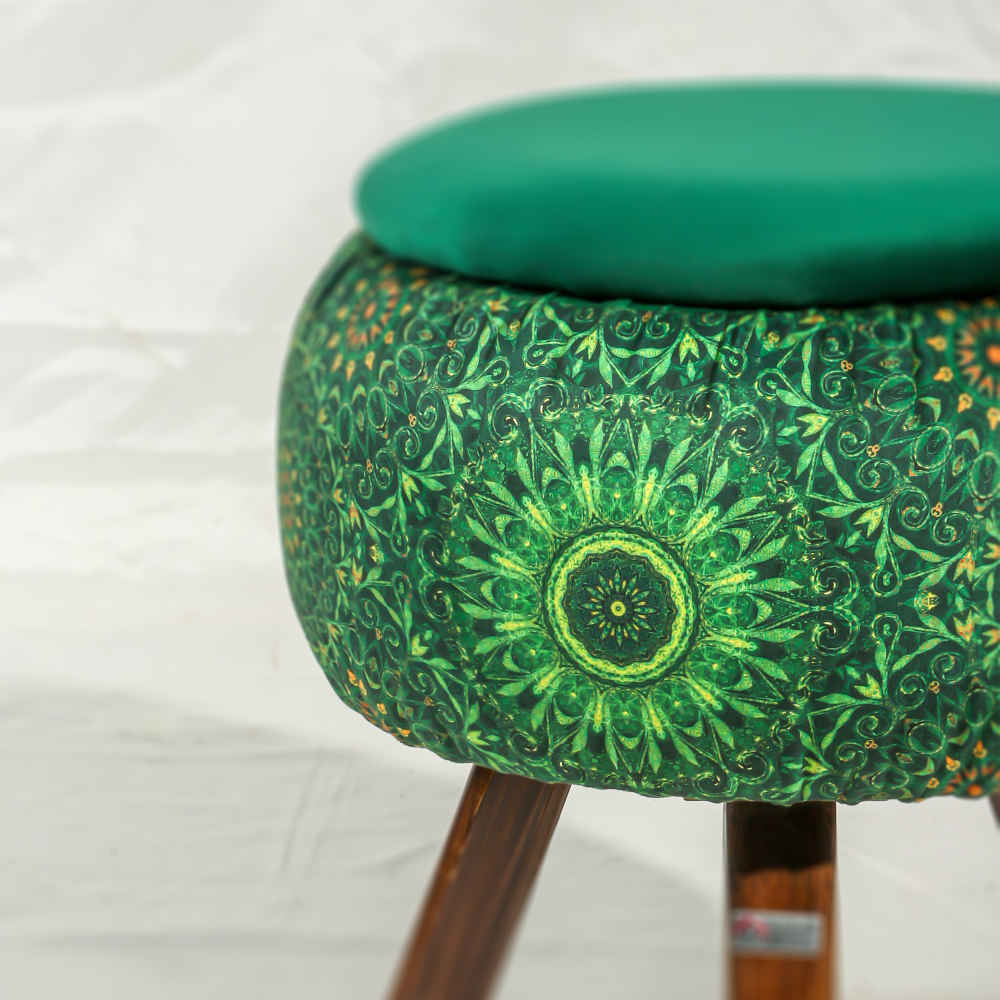 Pouf rond en velours avec pieds en bois inspiré de l’art persan vert Bahador