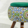 Pouf rond en velours avec pieds en bois inspiré de l'art persan vert Emad